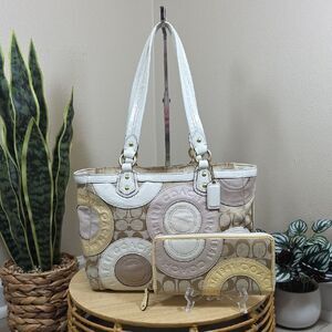 Coach Signature Snap Head Wallet & Matching Bag Set